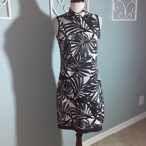 Like new TAIL- SLEEVELESS golf palm leaf DRESS - Picture 2 of 10